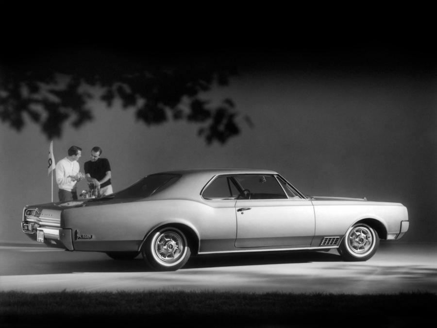  Oldsmobile Jetstar I Sports Coupe 1965 года  (фото 2 из 2)